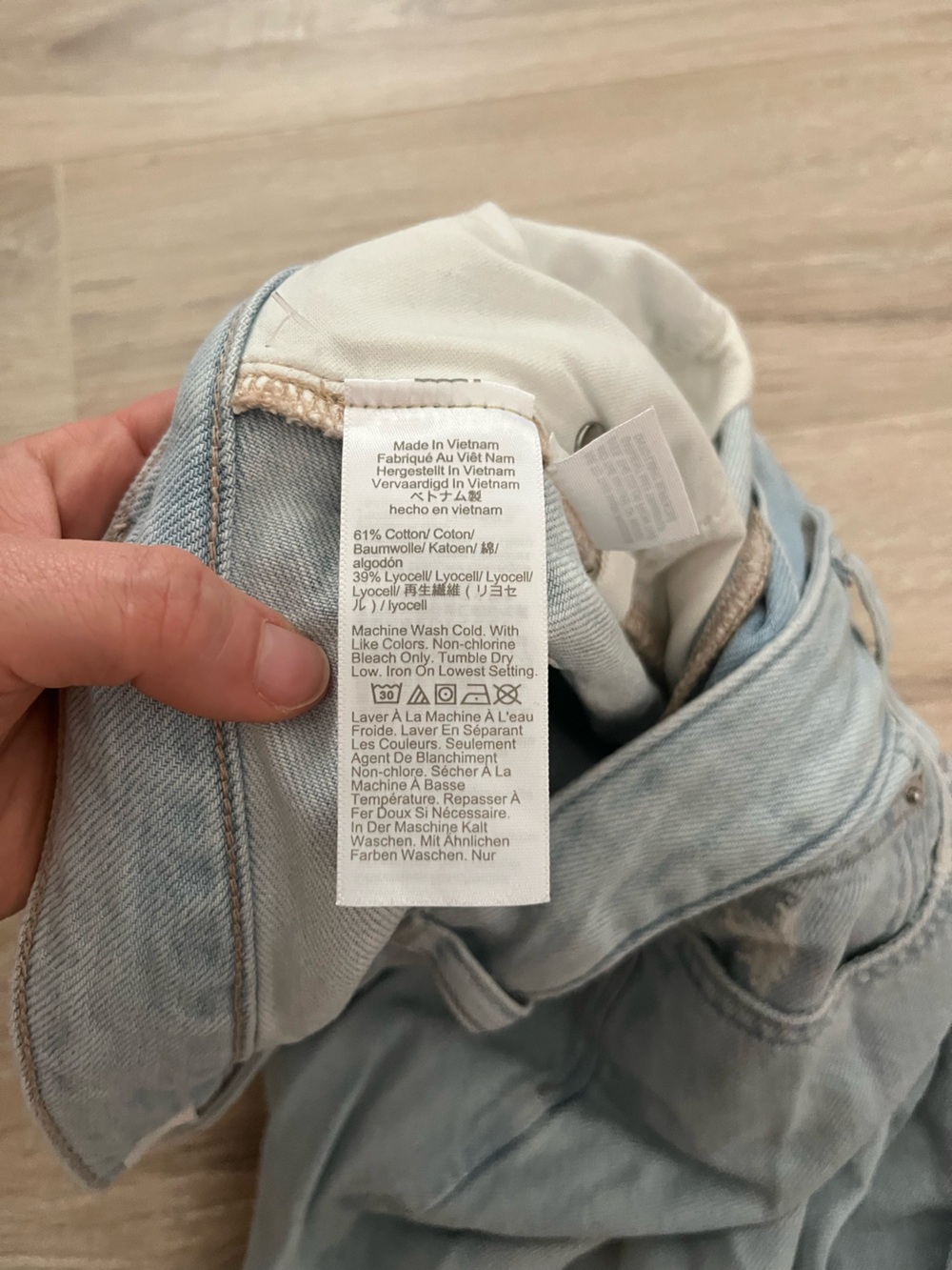 Madewell Women’s The Curvy Darted Barrel-Leg Jean in Airy Denim Laguna Wash - 28 - Picture 6 of 9